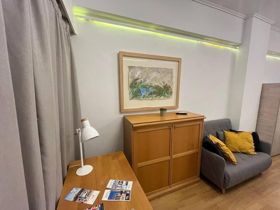 אתונה Ksenokratous-Kolonaki Cozy Apartment מראה חיצוני תמונה