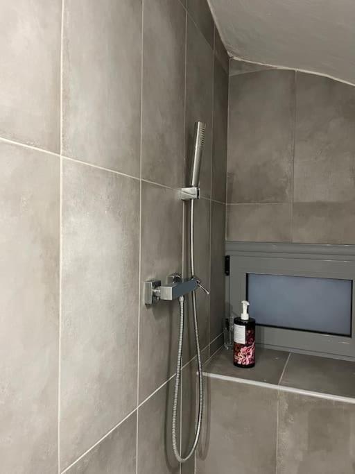 אתונה Ksenokratous-Kolonaki Cozy Apartment מראה חיצוני תמונה