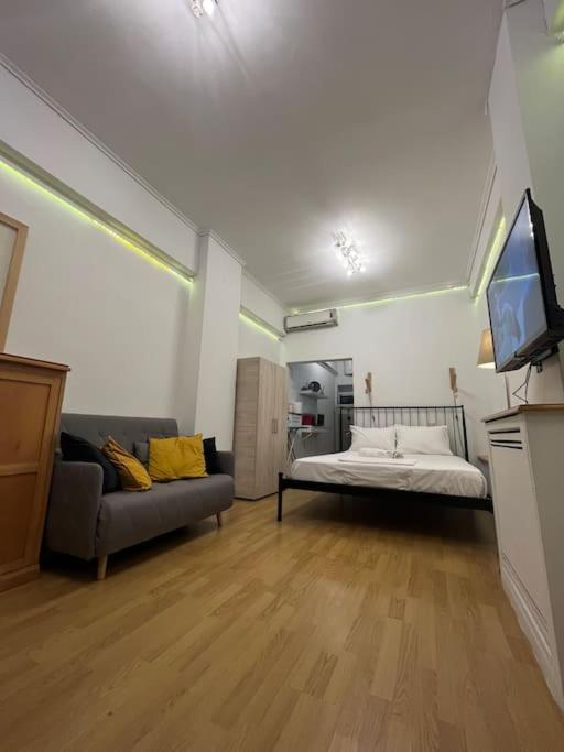 אתונה Ksenokratous-Kolonaki Cozy Apartment מראה חיצוני תמונה